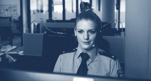Polizistin Einsatzzentrale