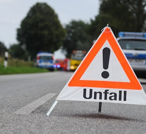 Warndreieck vor einem Unfall