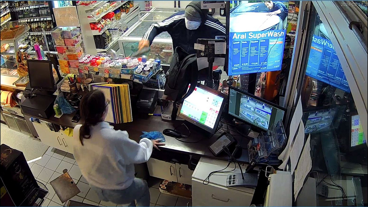 Bewaffneter Täter in der Tankstelle Bewaffneter Täter in der Tankstelle