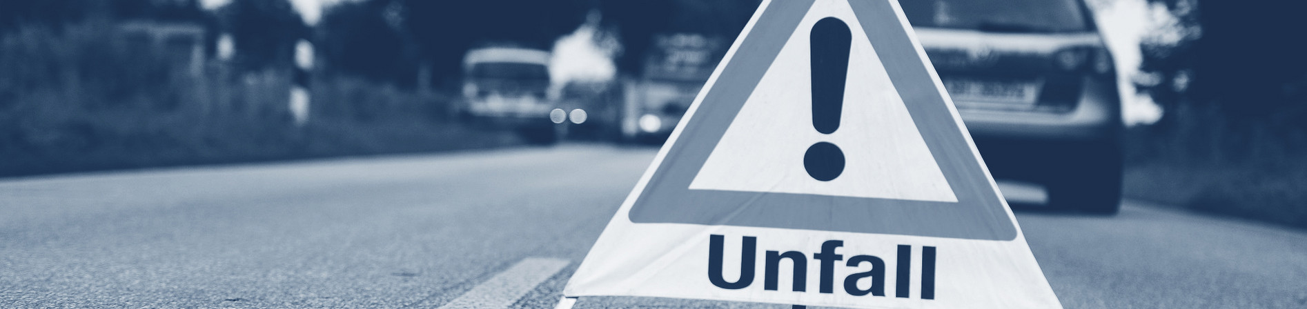 Warndreieck vor einem Unfall