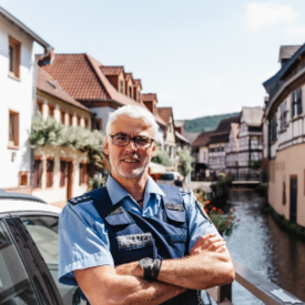 Polizeibeamter in Altstadt von Annweiler