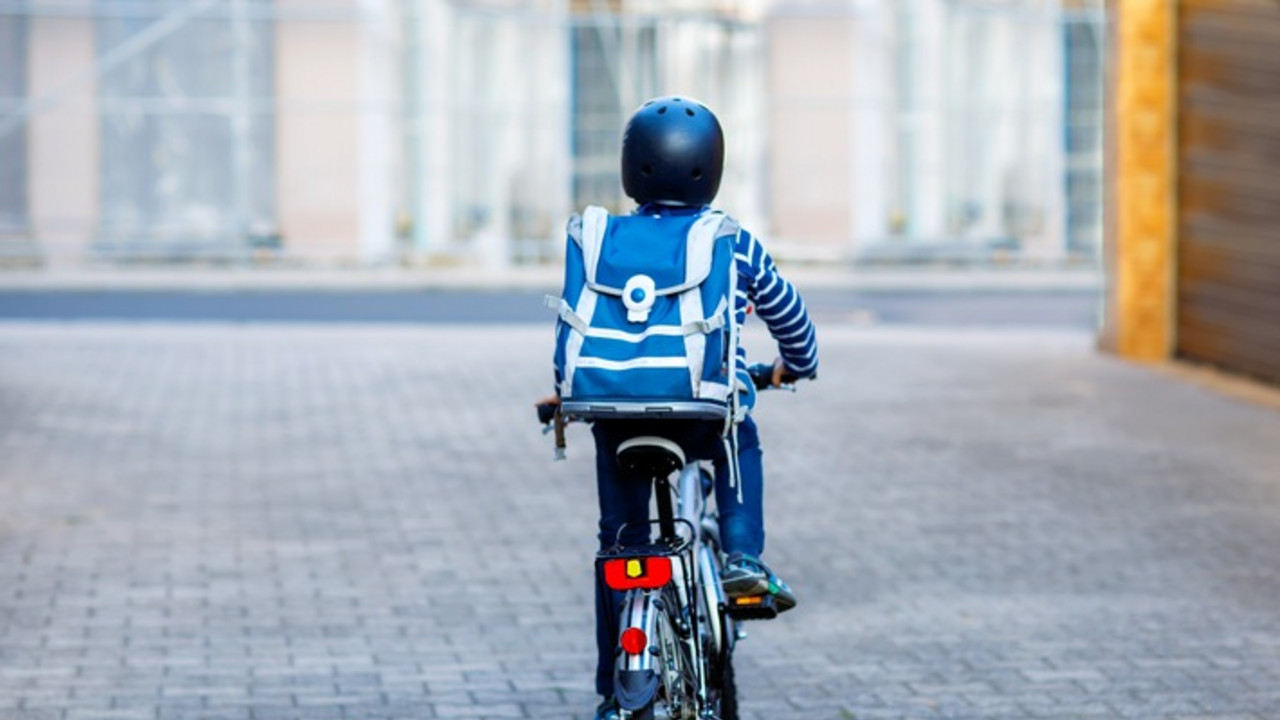 Kind auf einem Fahrrad