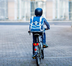 Kind auf einem Fahrrad