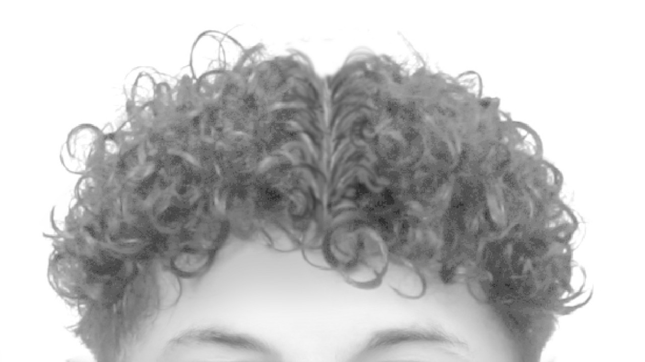 Phantombild des Täters. Das Bild ist in Grautönen gezeichnet und zeigt einen Mann mit kurzen, lockigen Haaren.