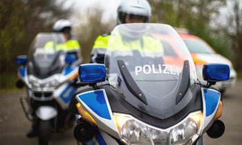 Polizisten auf Motorrad