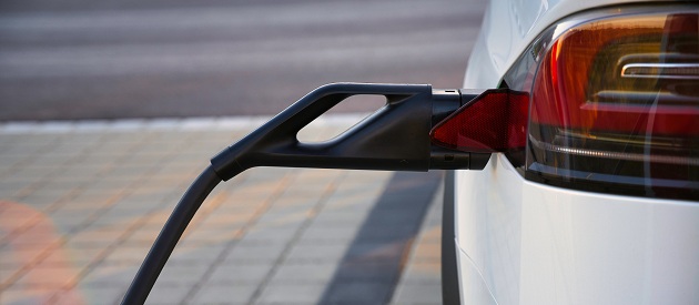 Gebrauchte E-Autos sicher kaufen: Fünf Tipps vor dem Vertragsabschluss